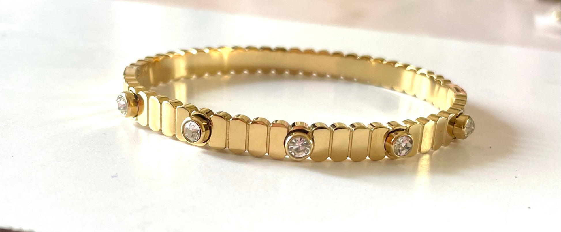 Shop white stone bangle at Jewellery Lovers. Anti-tarnish, trendy & perfect for daily or festive wear. Free shipping available. jewellerylovers