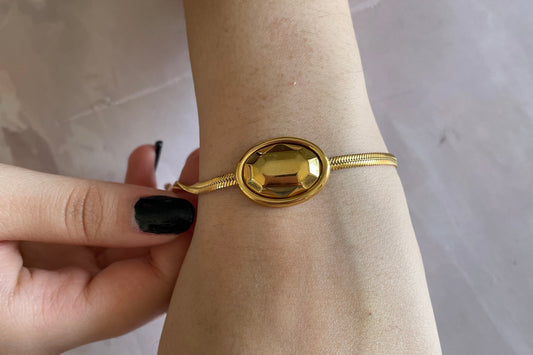 Shop gold and bold chain bracelet at Jewellery Lovers. Anti-tarnish, trendy & perfect for daily or festive wear. Free shipping available. jewellerylovers