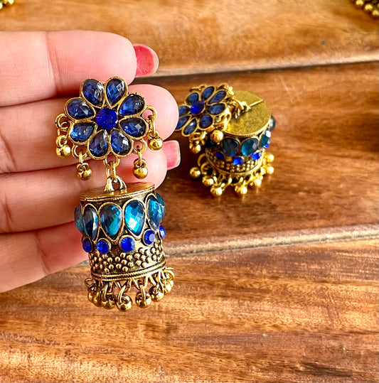 Flower stone golden earrings
