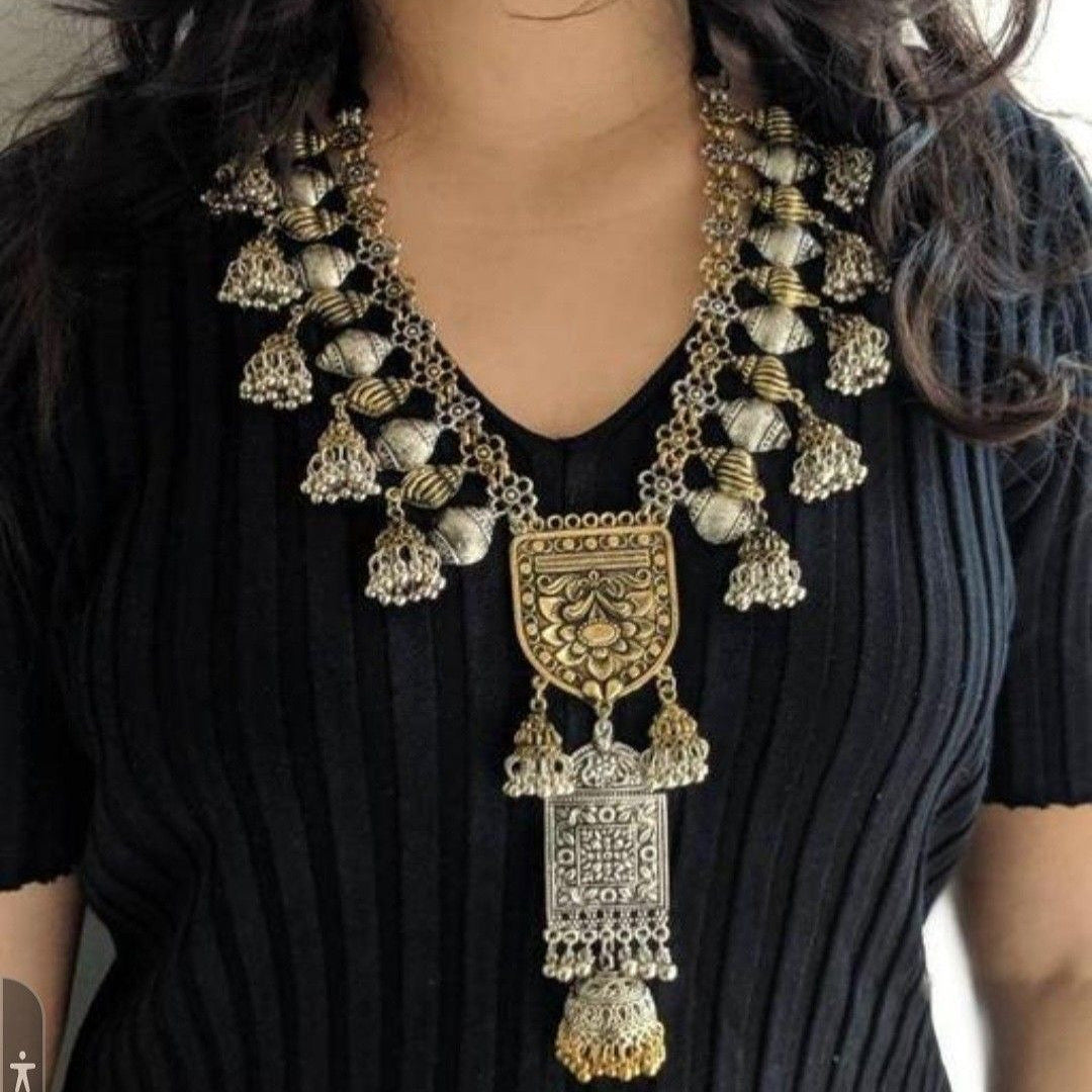 Dual shade necklace set with earrings