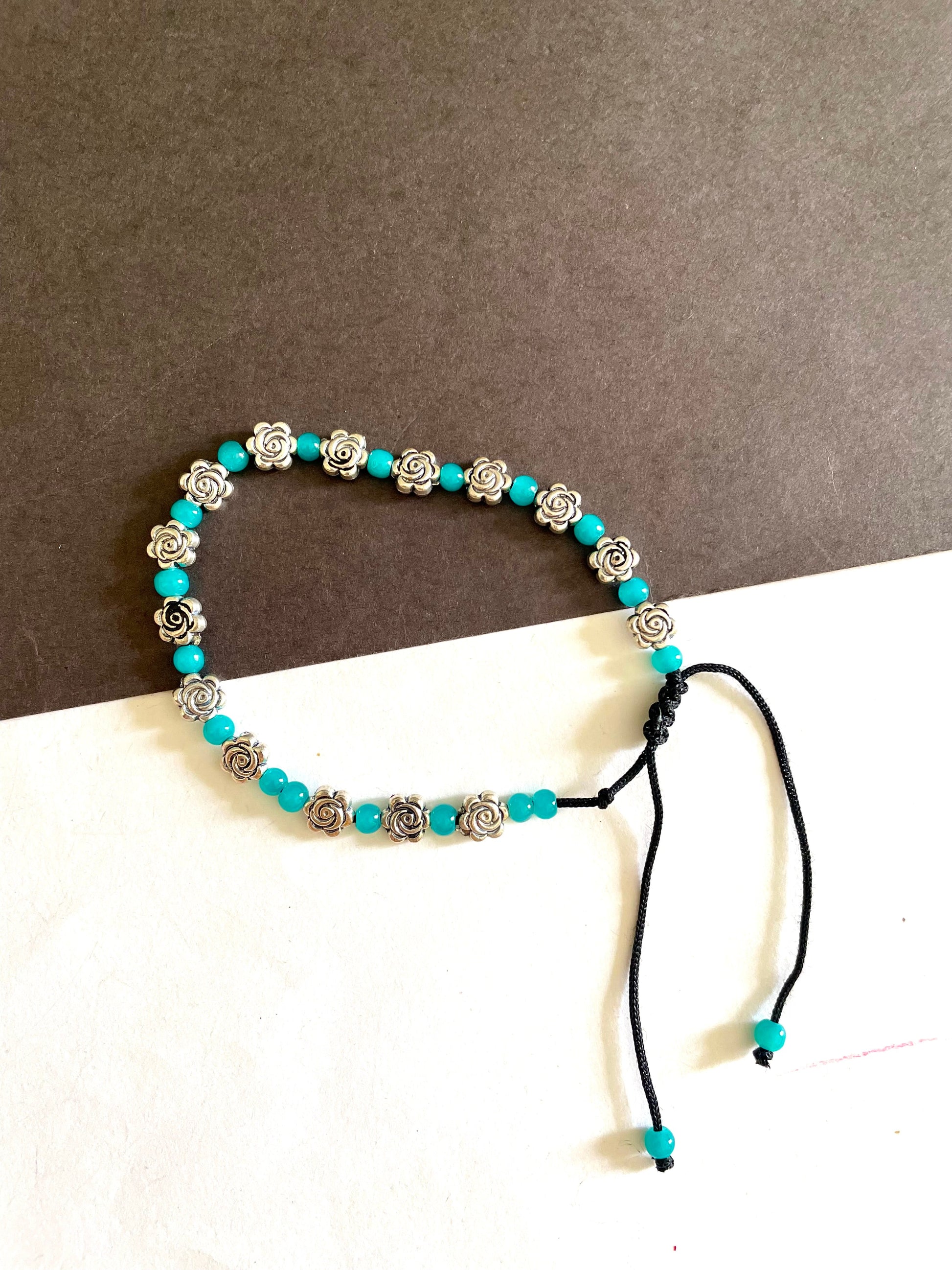 Shop flower beaded anklet at Jewellery Lovers. Anti-tarnish, trendy & perfect for daily or festive wear. Free shipping available. jewellerylovers