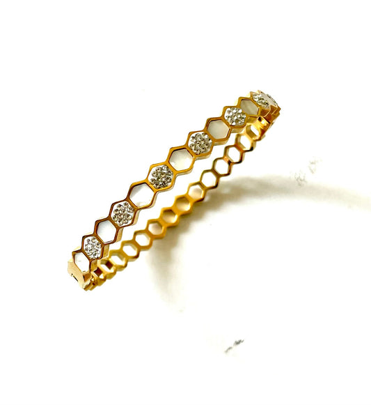 Shop sleek circular bangle at Jewellery Lovers. Anti-tarnish, trendy & perfect for daily or festive wear. Free shipping available. jewellerylovers