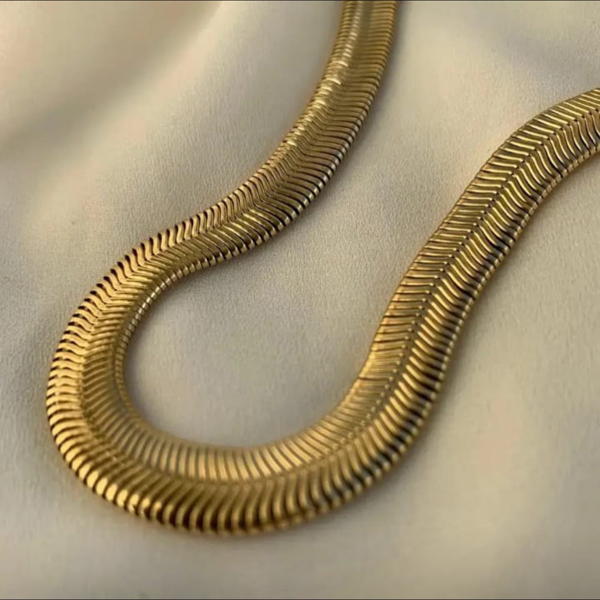 Shop thick layer snake chain at Jewellery Lovers. Anti-tarnish, trendy & perfect for daily or festive wear. Free shipping available. jewellerylovers