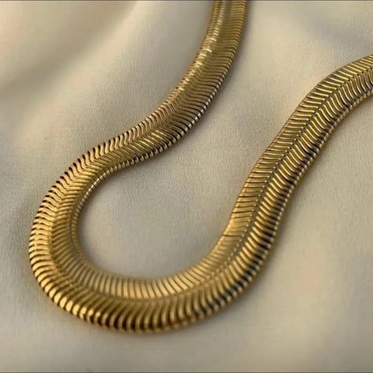 Shop thick layer snake chain at Jewellery Lovers. Anti-tarnish, trendy & perfect for daily or festive wear. Free shipping available. jewellerylovers