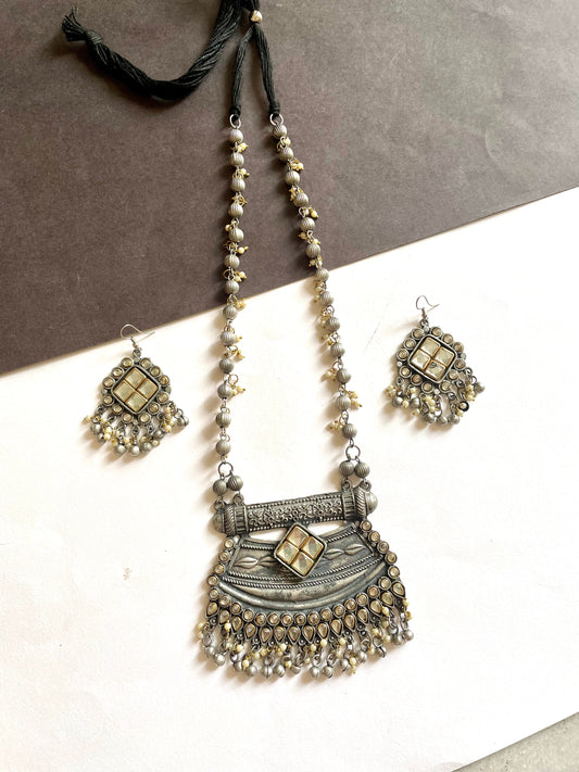 Shop dual tone sleek pendent with glass work at Jewellery Lovers. Anti-tarnish, trendy & perfect for daily or festive wear. Free shipping available. jewellerylovers
