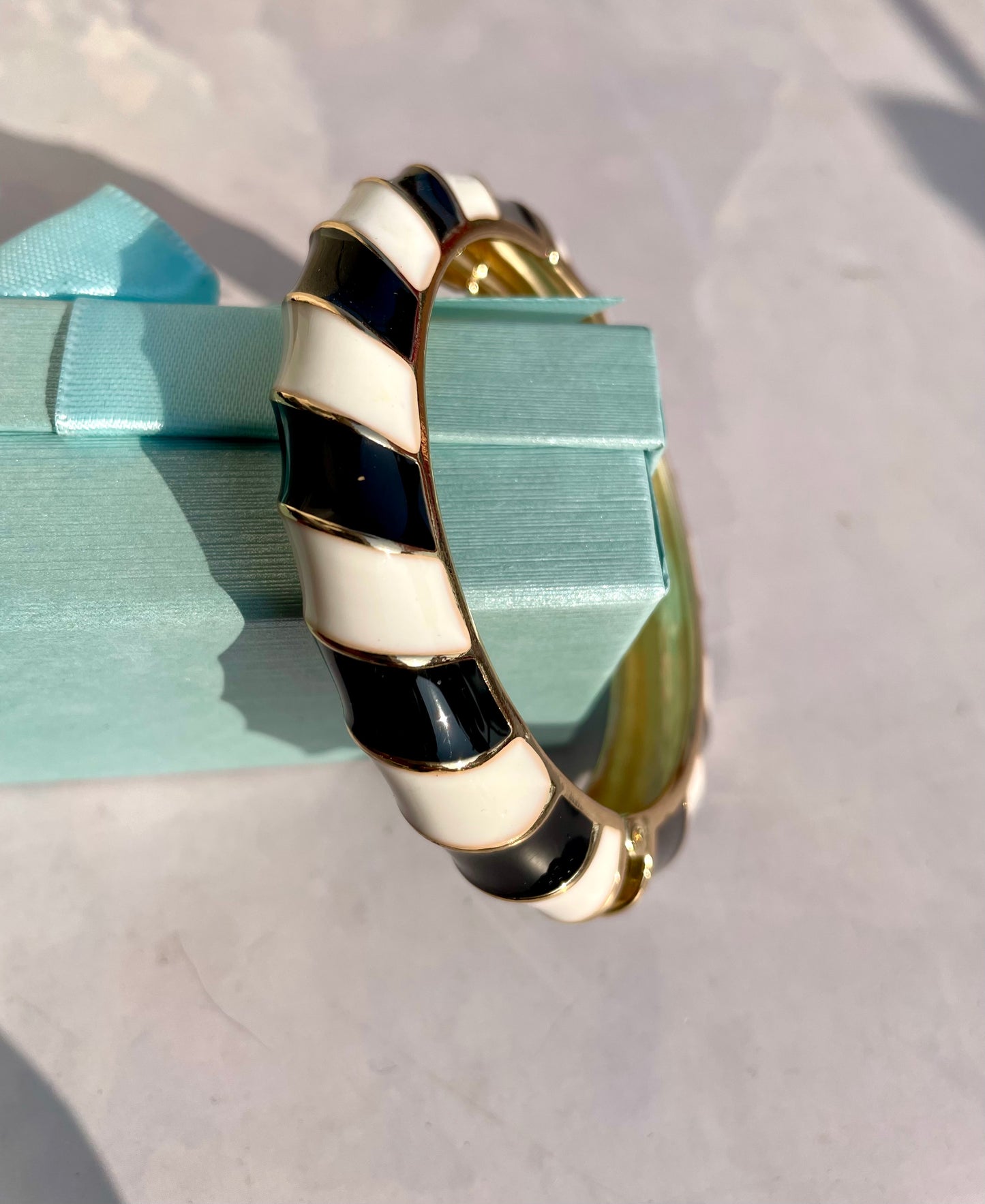Spiral enamel thick bangle