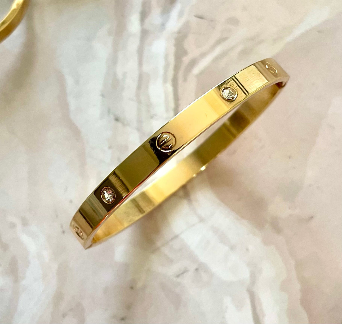 Shop cartier bangle size 2.10 at Jewellery Lovers. Anti-tarnish, trendy & perfect for daily or festive wear. Free shipping available. jewellerylovers