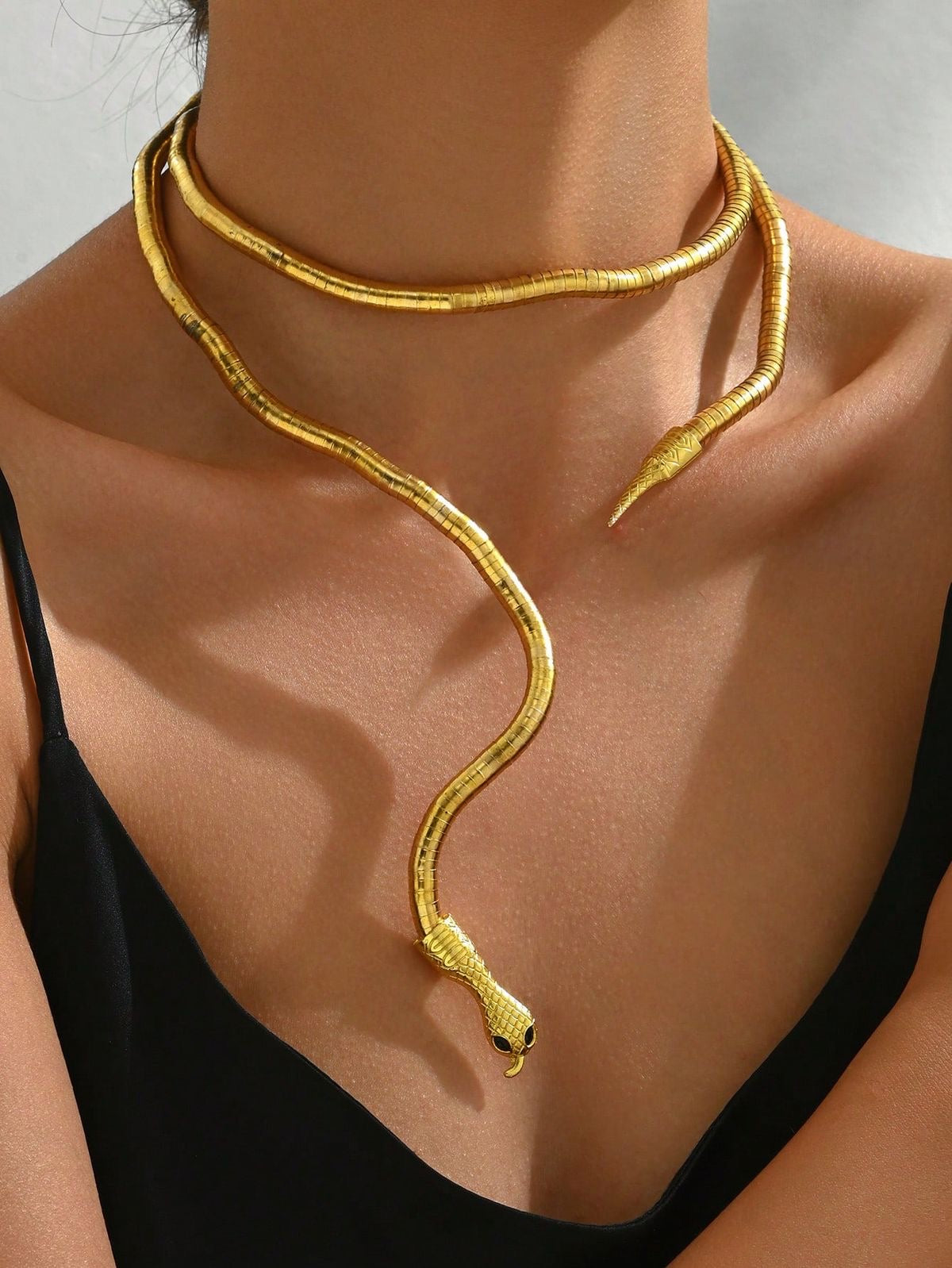 Shop golden snake bendable necklace - multi-way wearable jewelry - viral foldable choker at Jewellery Lovers. Anti-tarnish, trendy & perfect for daily or festiv jewellerylovers