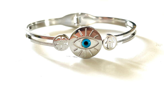 Shop evil eye silver bracelet at Jewellery Lovers. Anti-tarnish, trendy & perfect for daily or festive wear. Free shipping available. jewellerylovers