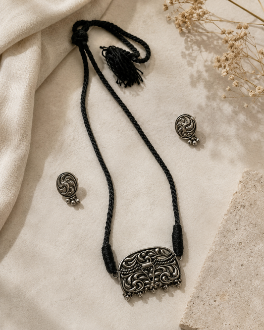 Silver tone necklace with earrings jewellerylovers