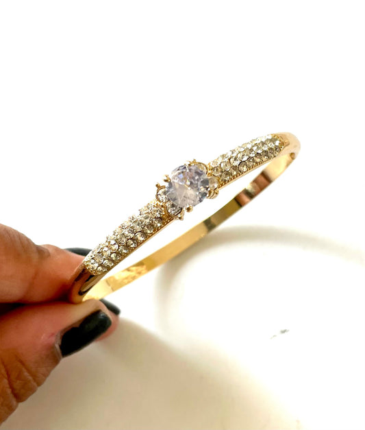 Shop single stone bangle at Jewellery Lovers. Anti-tarnish, trendy & perfect for daily or festive wear. Free shipping available. jewellerylovers
