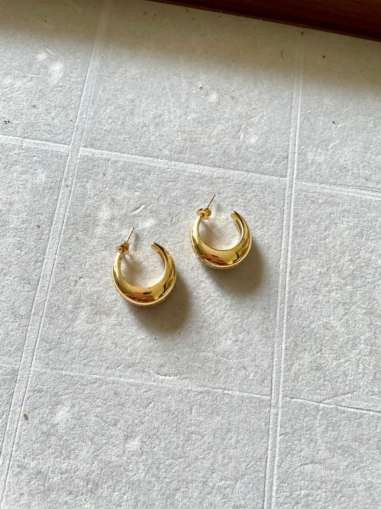 Shop hoops at Jewellery Lovers. Anti-tarnish, trendy & perfect for daily or festive wear. Free shipping available. jewellerylovers