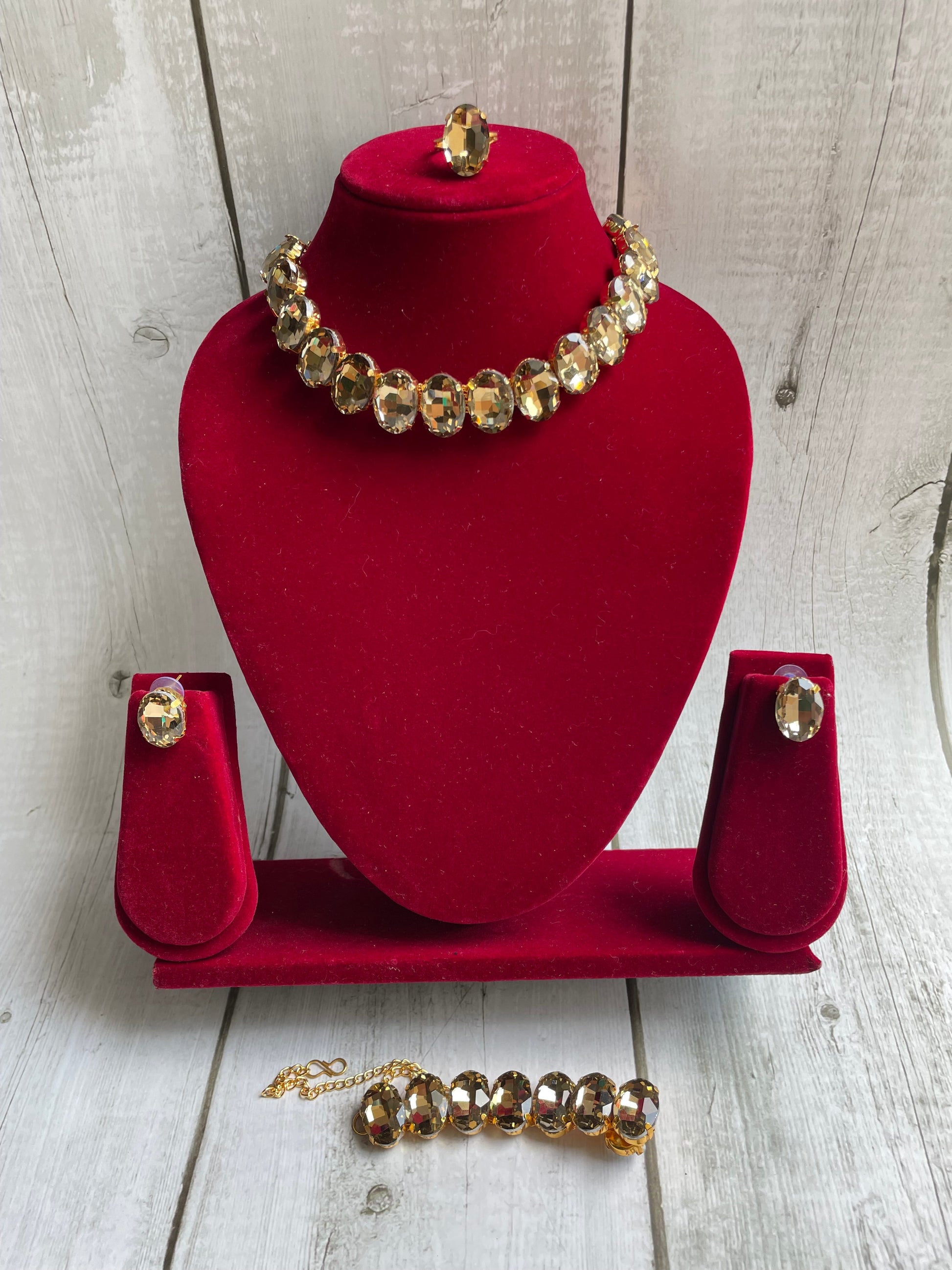 Shop golden set at Jewellery Lovers. Anti-tarnish, trendy & perfect for daily or festive wear. Free shipping available. jewellerylovers