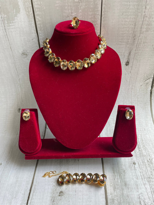 Shop golden set at Jewellery Lovers. Anti-tarnish, trendy & perfect for daily or festive wear. Free shipping available. jewellerylovers