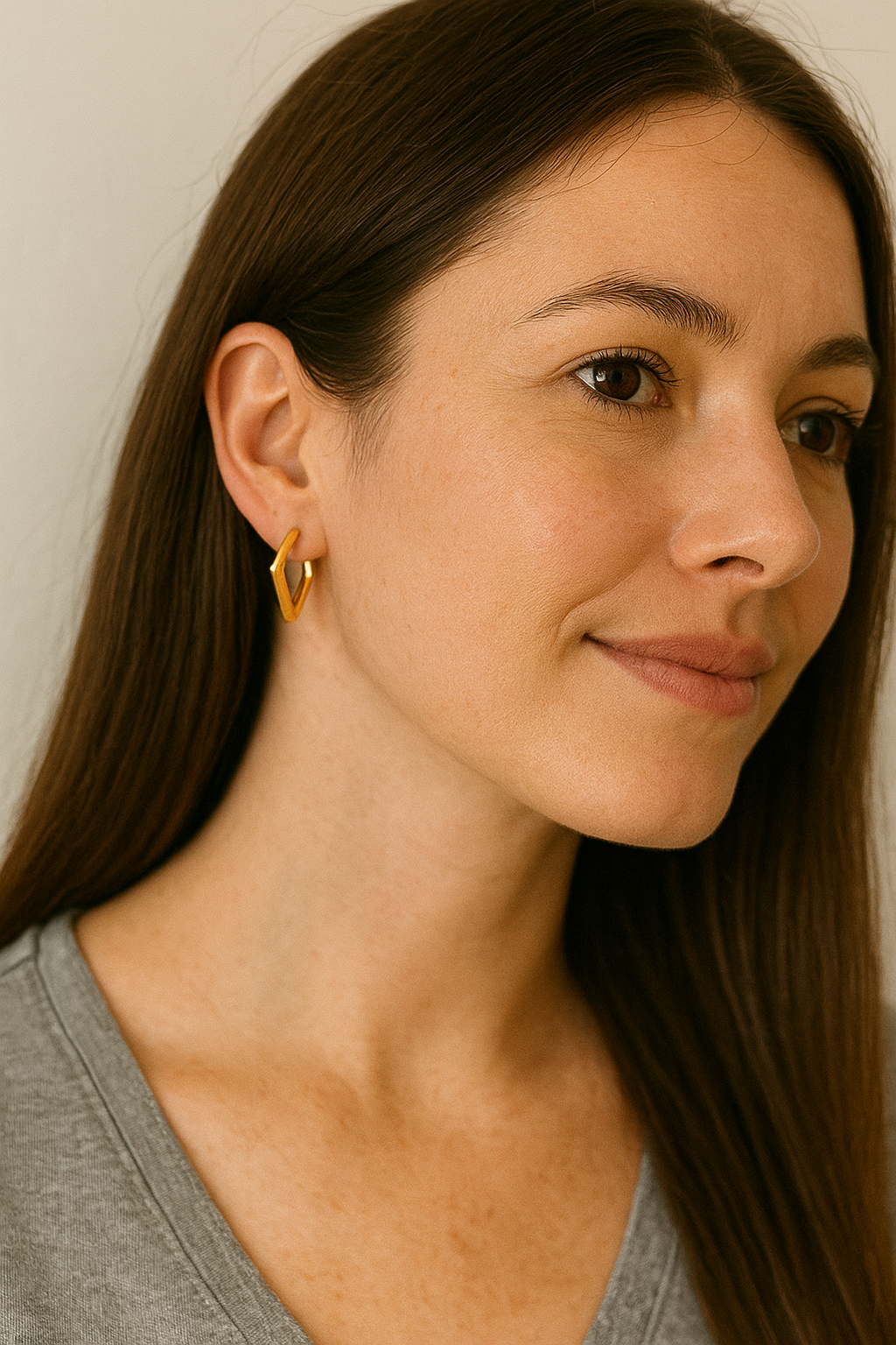 Shop golden diamond - shaped hoop earrings- minimal chic everyday jewellery at Jewellery Lovers. Anti-tarnish, trendy & perfect for daily or festive wear. Free jewellerylovers