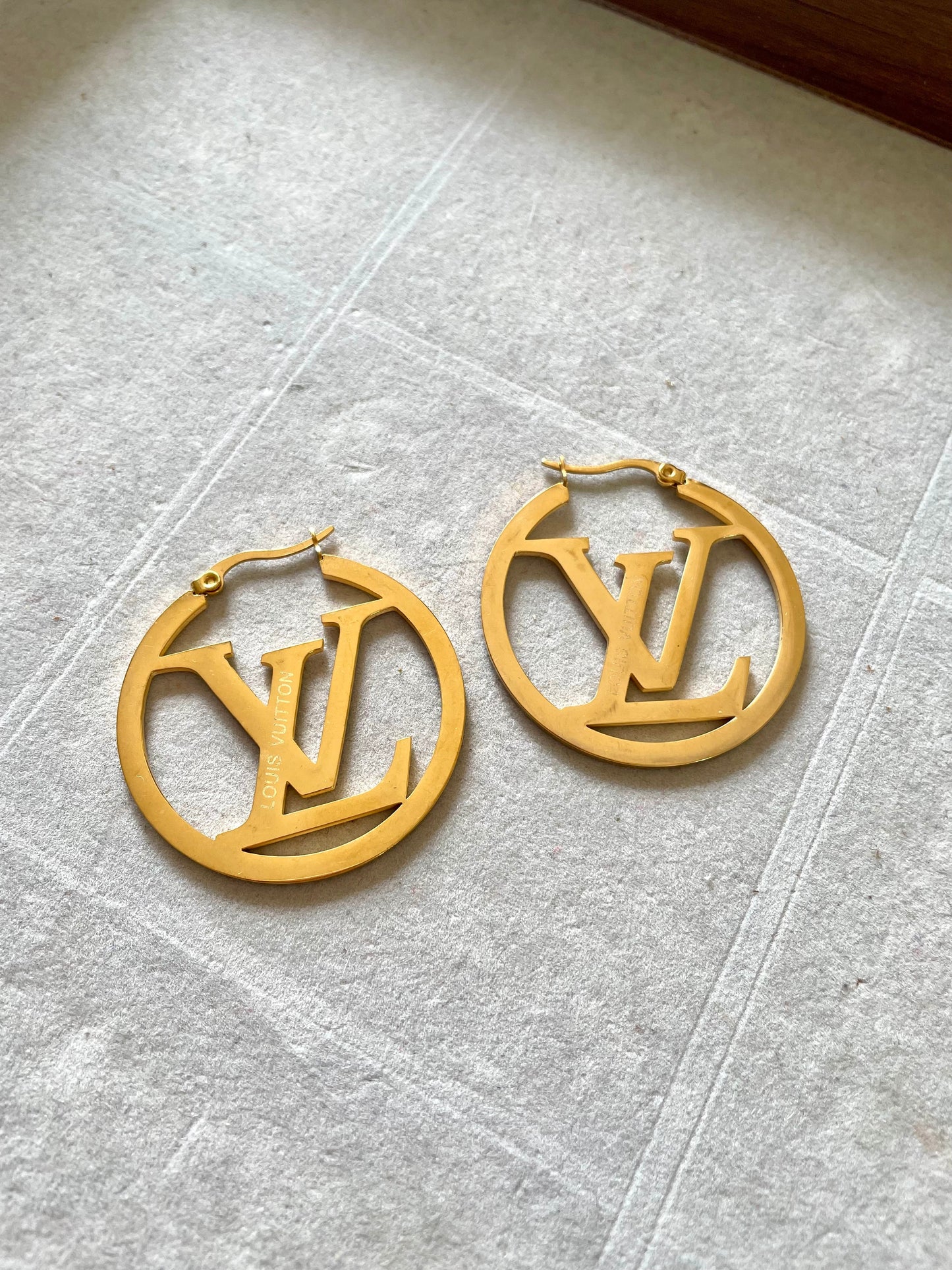 Shop hoops at Jewellery Lovers. Anti-tarnish, trendy & perfect for daily or festive wear. Free shipping available. jewellerylovers