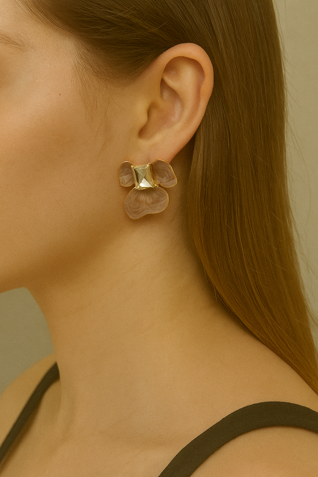 Shop translucent floral crystal stud earrings - lightweight statement bloom at Jewellery Lovers. Anti-tarnish, trendy & perfect for daily or festive wear. Free jewellerylovers