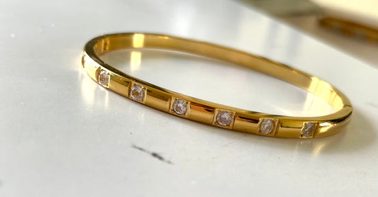 Shop mini stone bangle at Jewellery Lovers. Anti-tarnish, trendy & perfect for daily or festive wear. Free shipping available. jewellerylovers