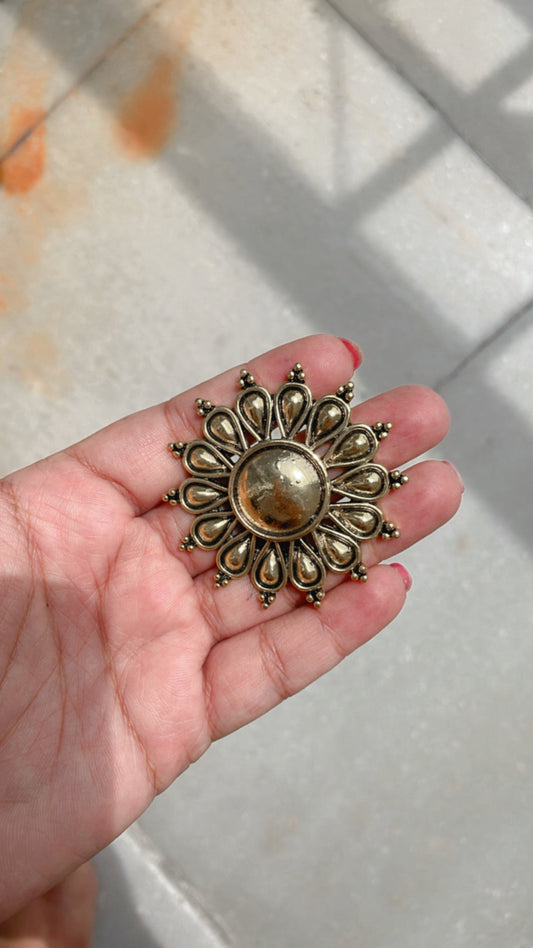 Shop golden flower ring big size at Jewellery Lovers. Anti-tarnish, trendy & perfect for daily or festive wear. Free shipping available. jewellerylovers