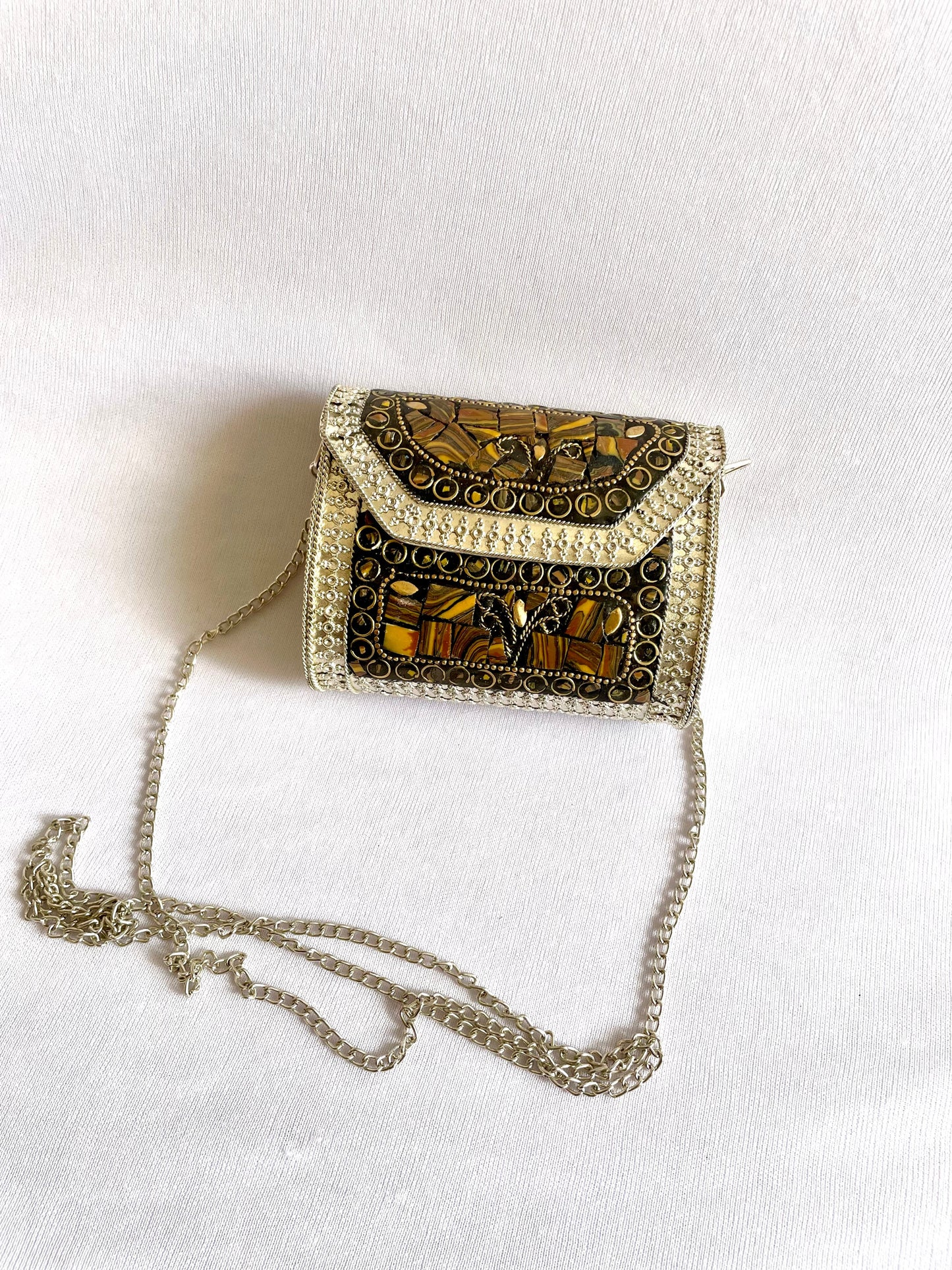 Shop brown brass sling bag at Jewellery Lovers. Anti-tarnish, trendy & perfect for daily or festive wear. Free shipping available. jewellerylovers