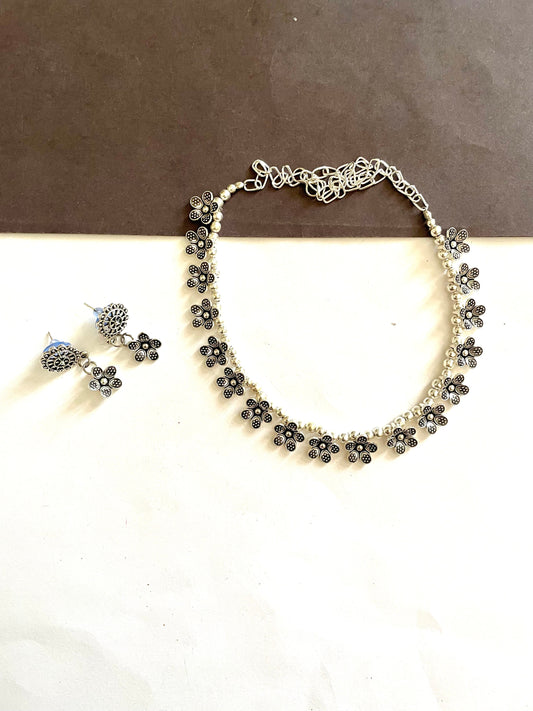 Shop mini flower beads choker set with earrings at Jewellery Lovers. Anti-tarnish, trendy & perfect for daily or festive wear. Free shipping available. jewellerylovers
