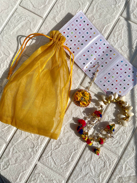 Shop haldi hamper at Jewellery Lovers. Anti-tarnish, trendy & perfect for daily or festive wear. Free shipping available. jewellerylovers