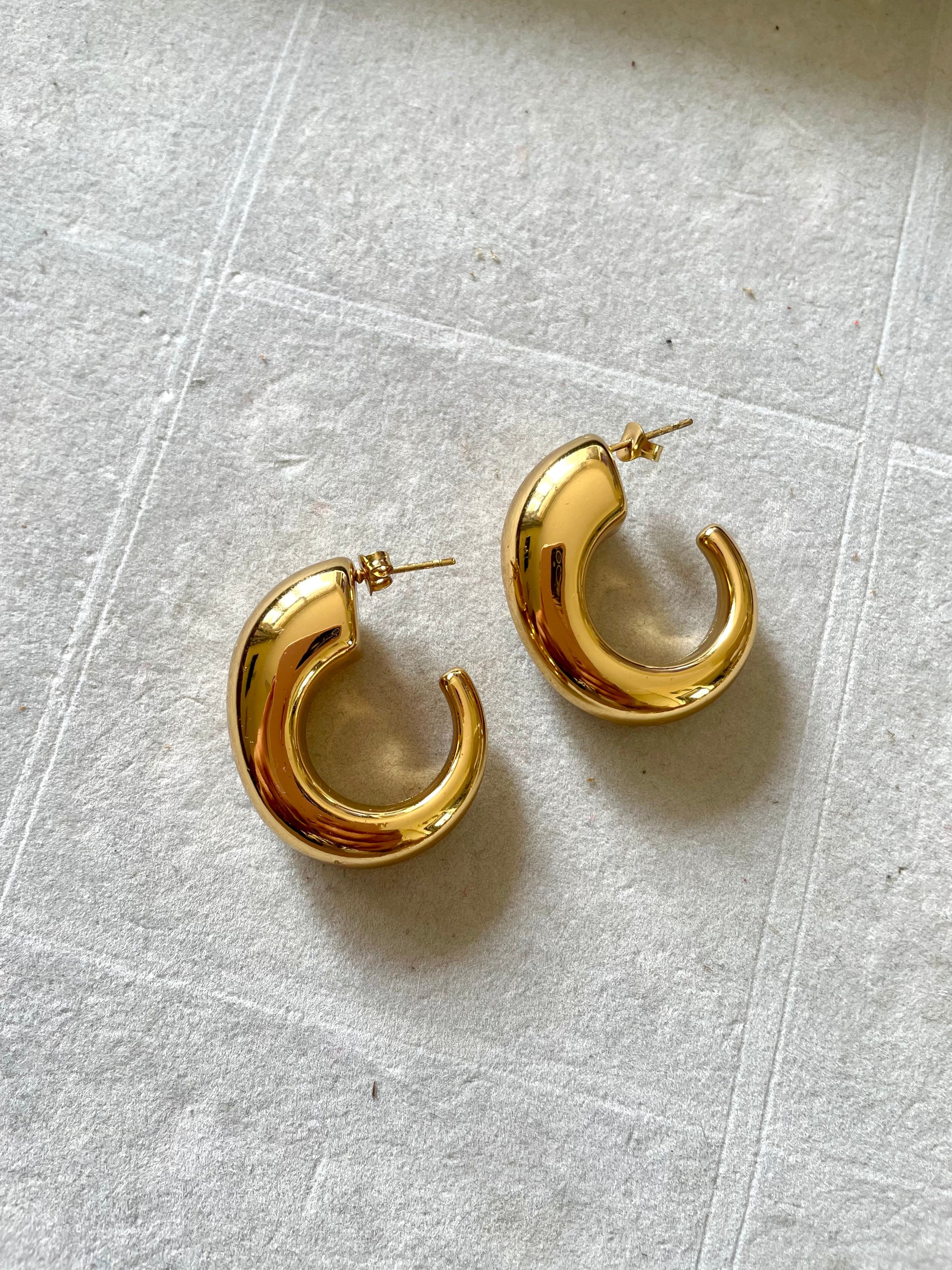 Shop hoops at Jewellery Lovers. Anti-tarnish, trendy & perfect for daily or festive wear. Free shipping available. jewellerylovers