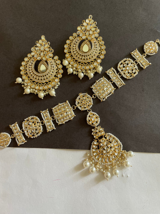 Maangteeka set with earrings