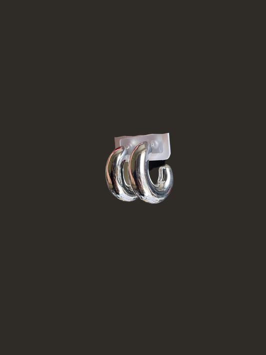 Shop half cut semi hoops at Jewellery Lovers. Anti-tarnish, trendy & perfect for daily or festive wear. Free shipping available. jewellerylovers