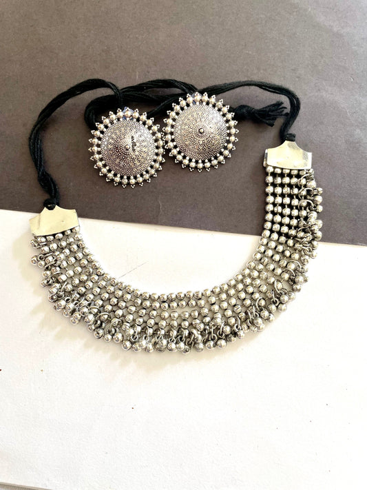 Shop ghungru choker set with earrings at Jewellery Lovers. Anti-tarnish, trendy & perfect for daily or festive wear. Free shipping available. jewellerylovers