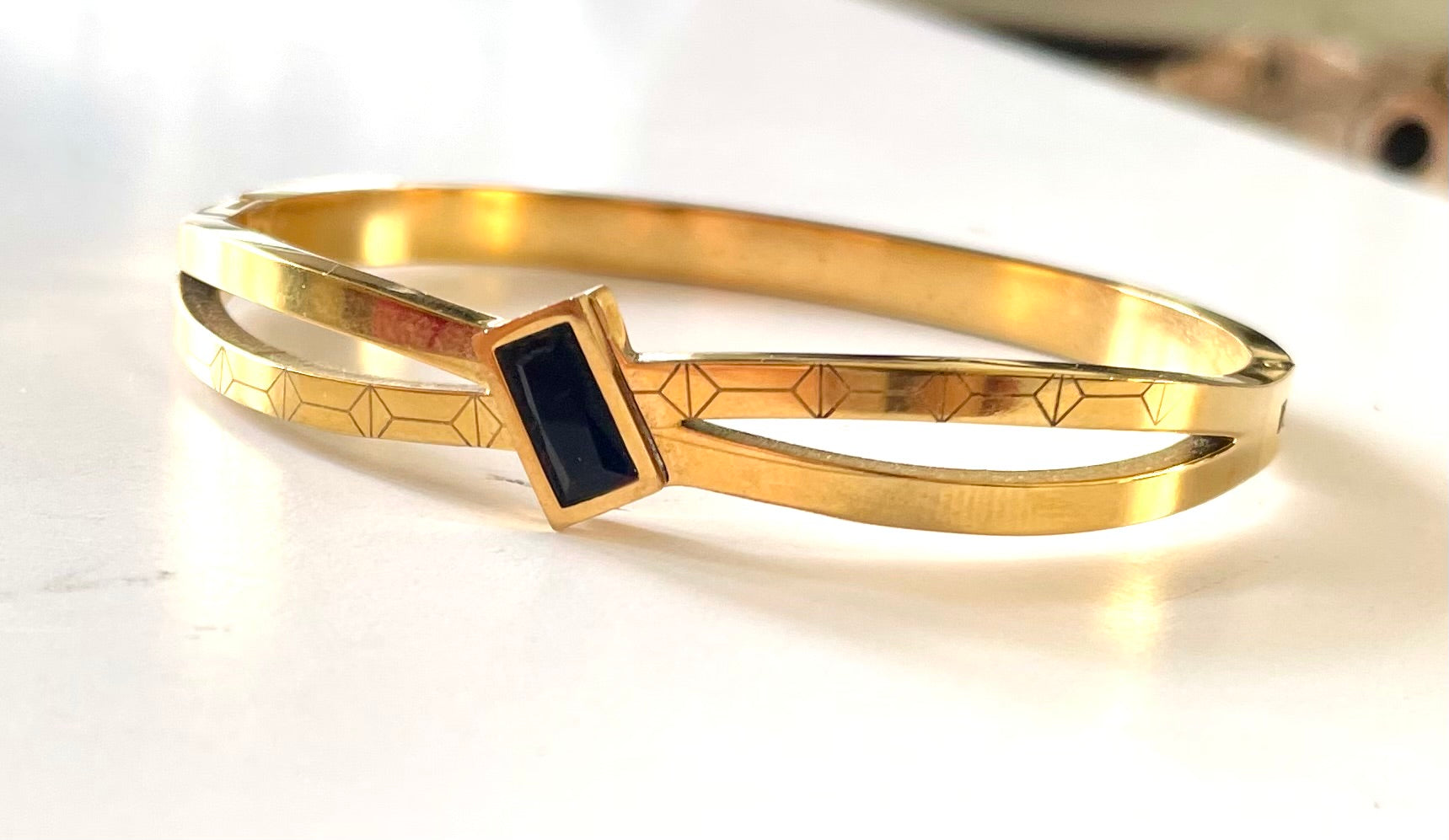 Shop button bangle at Jewellery Lovers. Anti-tarnish, trendy & perfect for daily or festive wear. Free shipping available. jewellerylovers