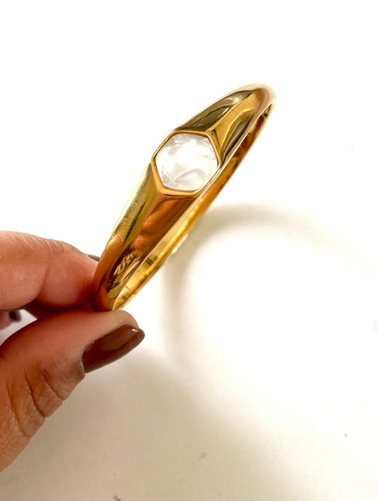 Shop white stone bangle at Jewellery Lovers. Anti-tarnish, trendy & perfect for daily or festive wear. Free shipping available. jewellerylovers