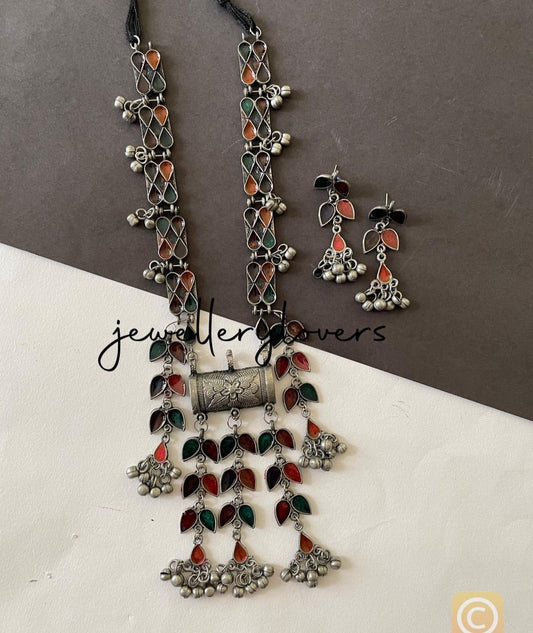 Shop glass beads multicolour long beaded set with earrings at Jewellery Lovers. Anti-tarnish, trendy & perfect for daily or festive wear. Free shipping availabl jewellerylovers