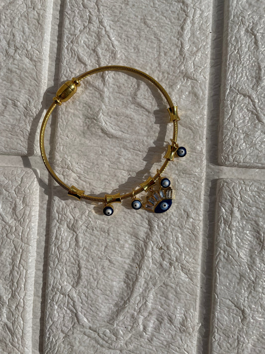 Shop evil eye charms bracelet at Jewellery Lovers. Anti-tarnish, trendy & perfect for daily or festive wear. Free shipping available. jewellerylovers