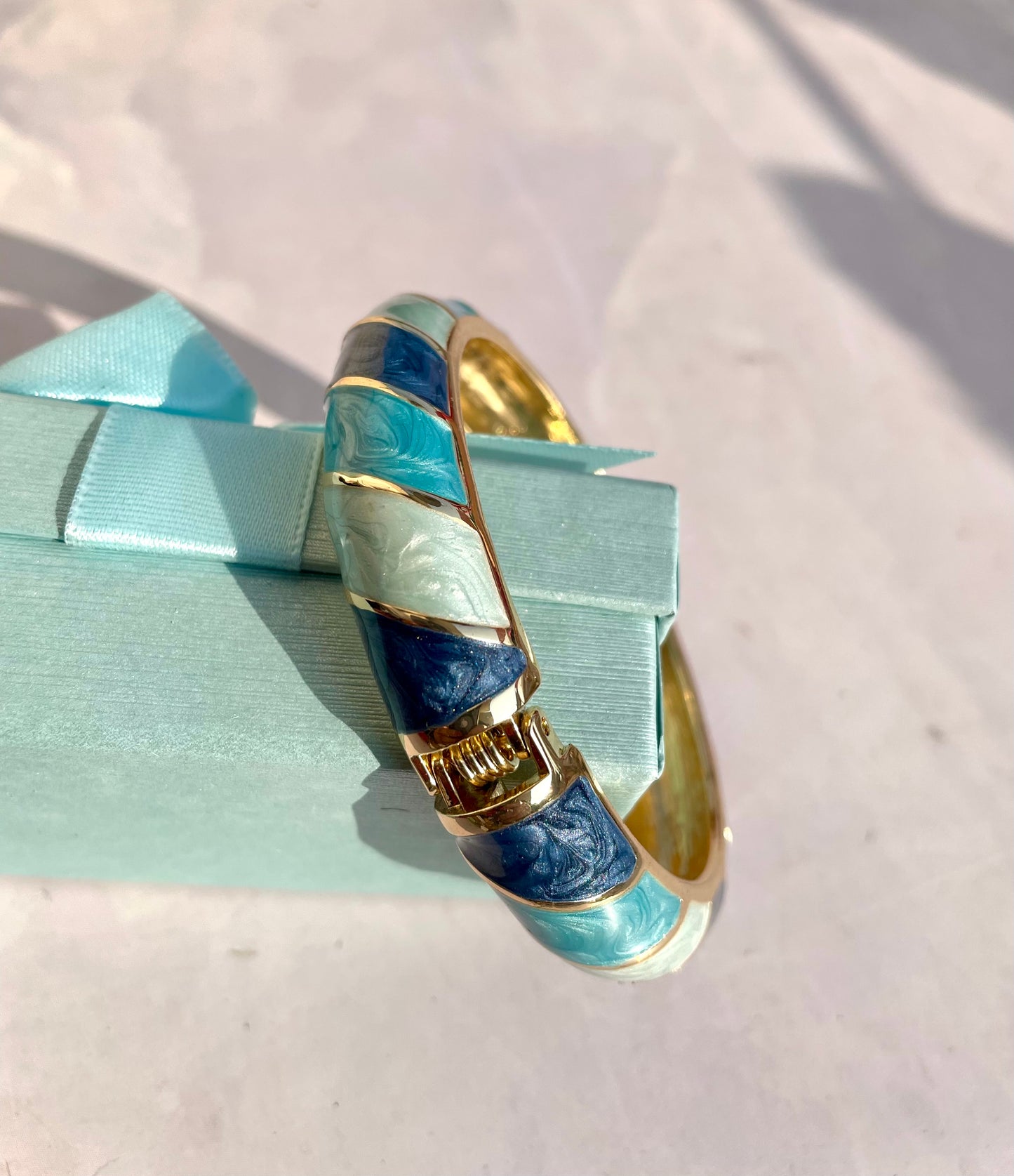 Spiral enamel thick bangle