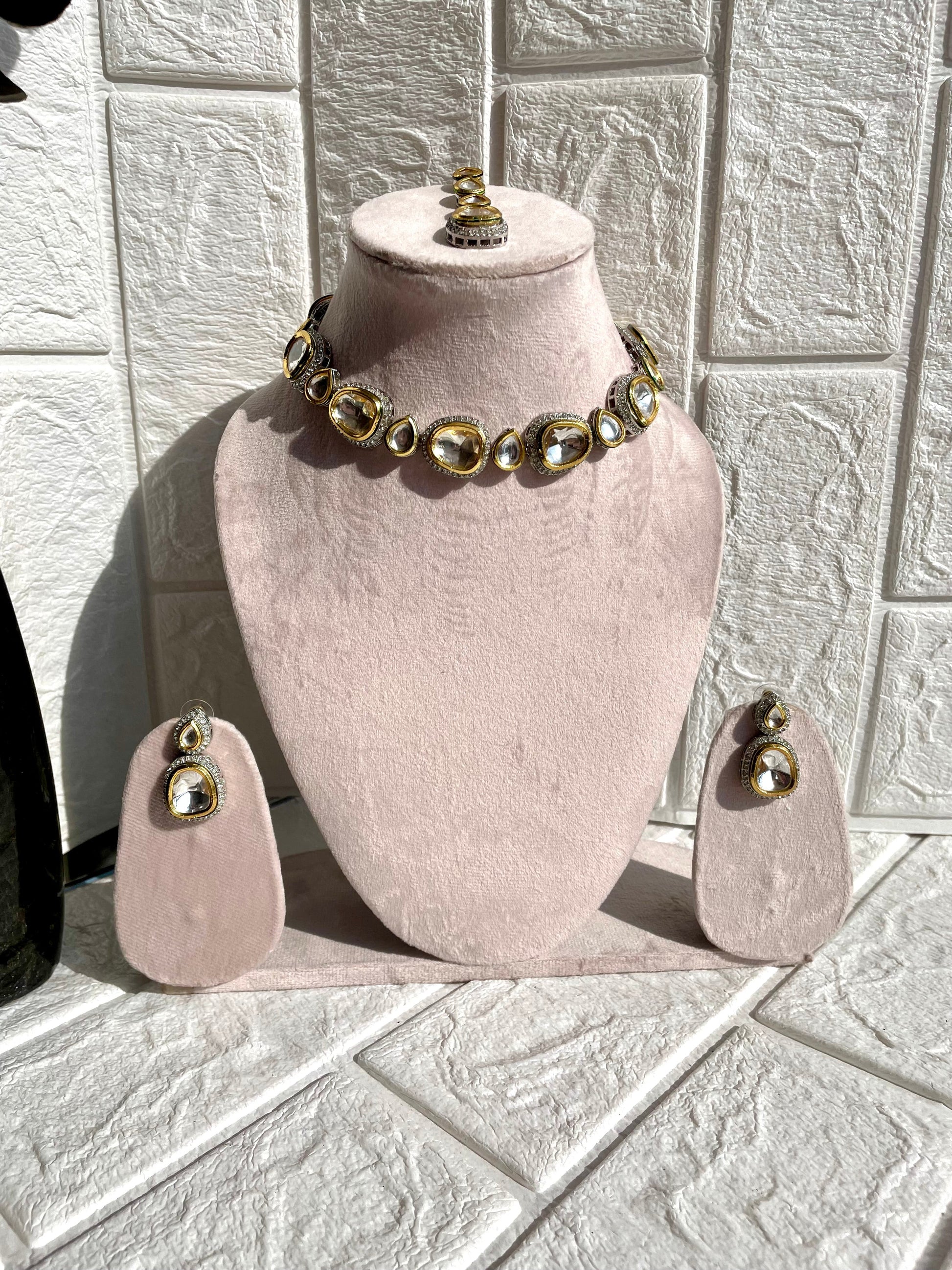 Shop kundan necklace set at Jewellery Lovers. Anti-tarnish, trendy & perfect for daily or festive wear. Free shipping available. jewellerylovers