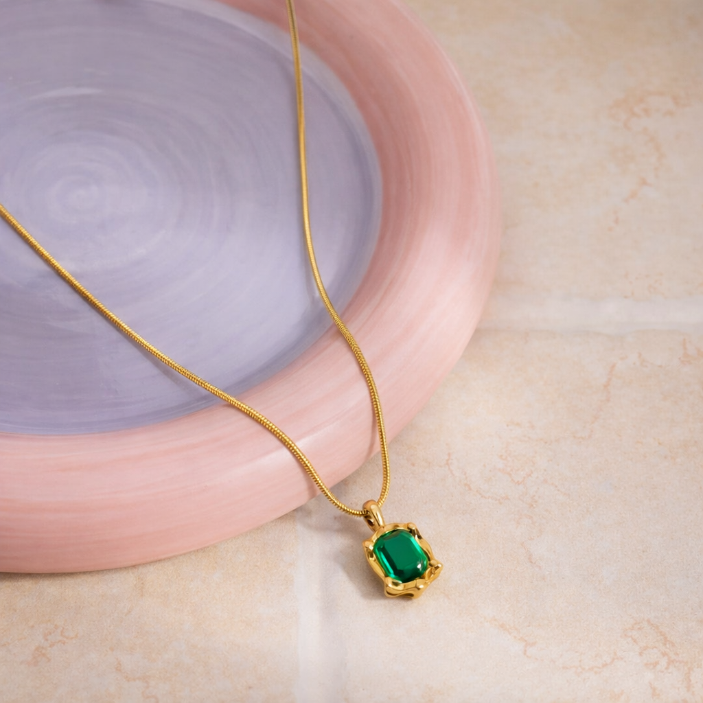 Green stone necklace jewellerylovers