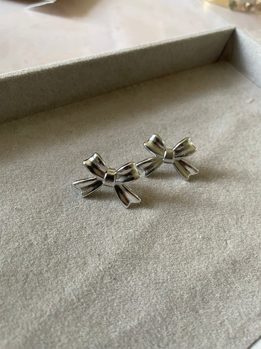Bow earrings