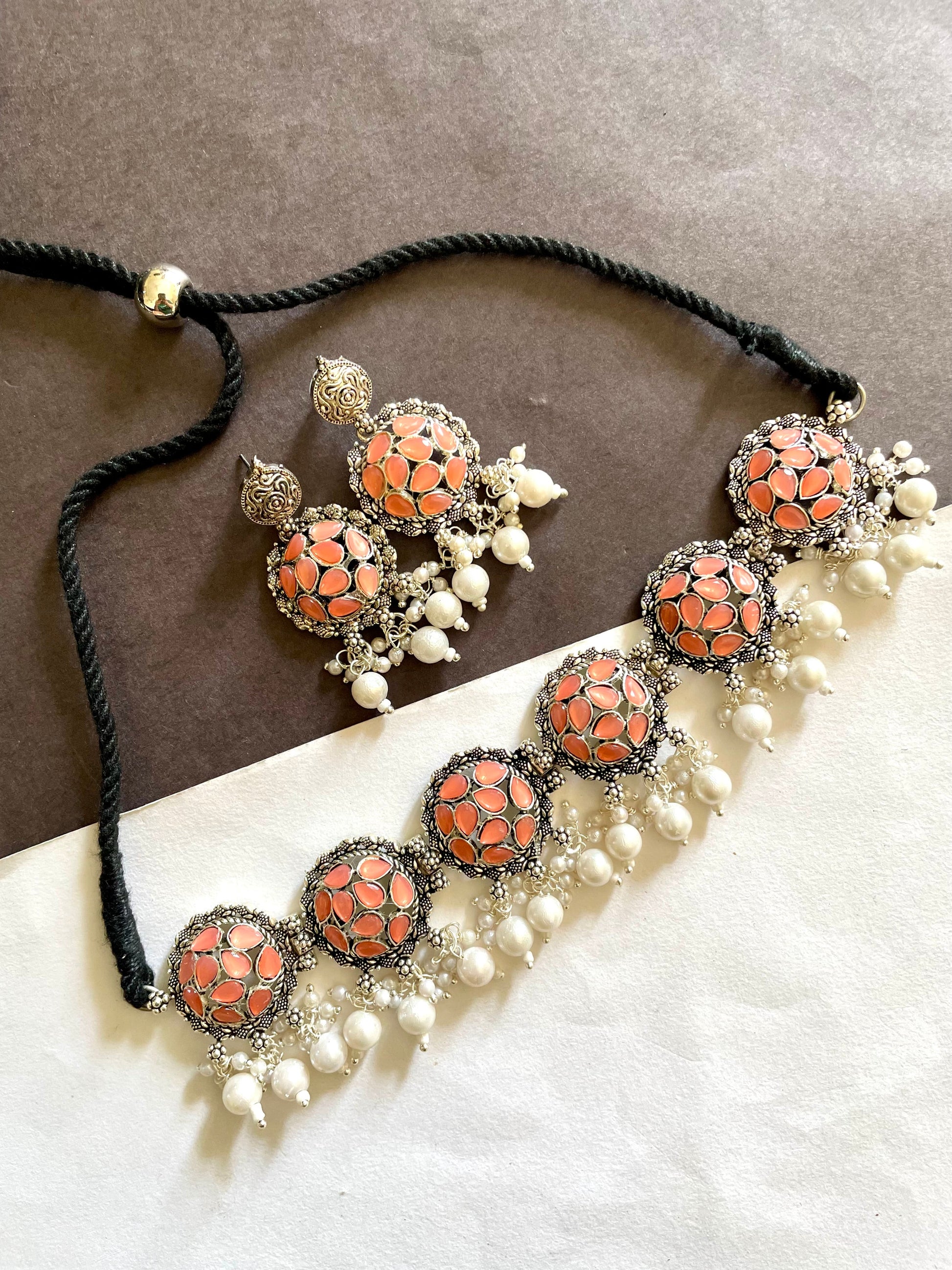 Shop flower choker set with earrings at Jewellery Lovers. Anti-tarnish, trendy & perfect for daily or festive wear. Free shipping available. jewellerylovers
