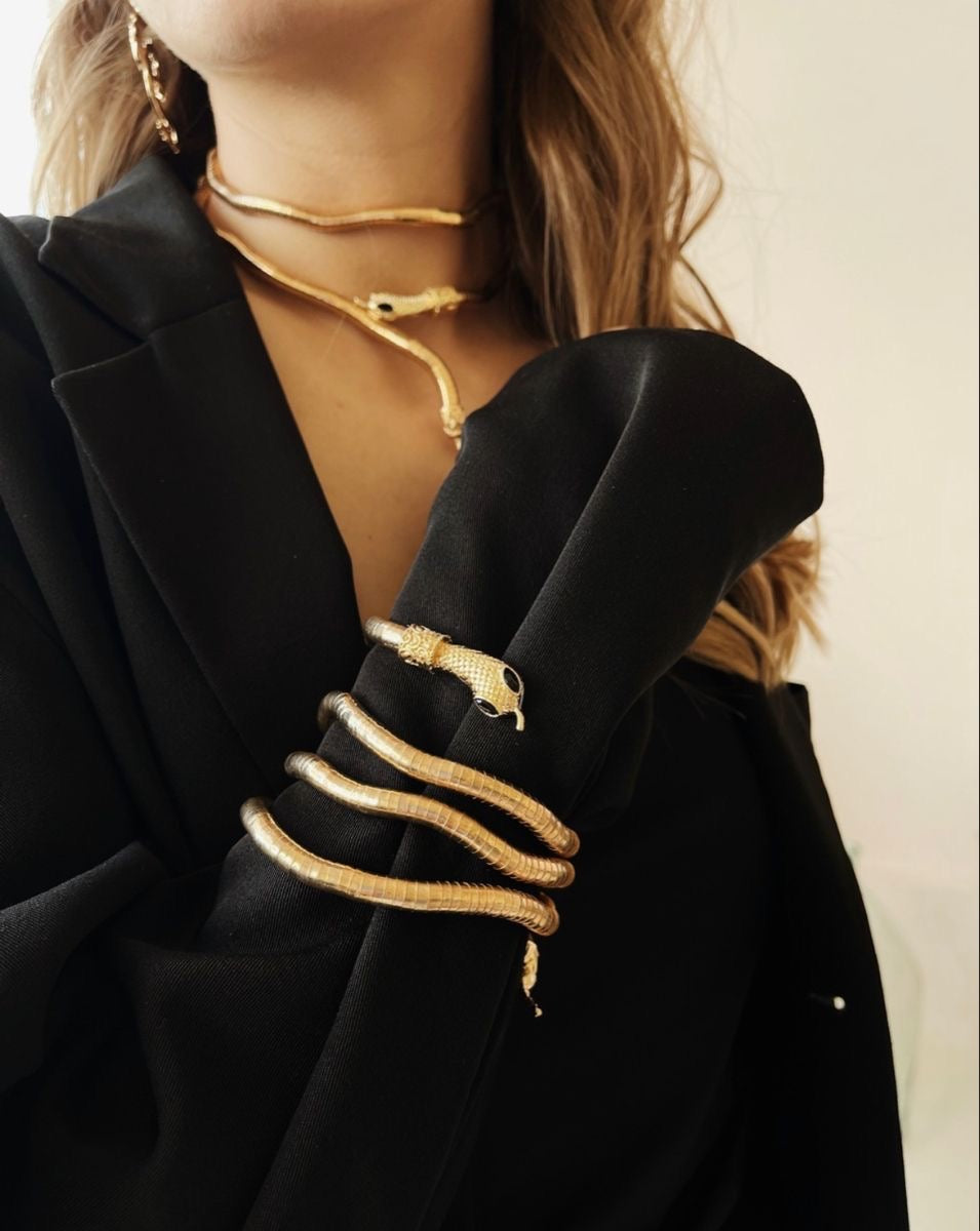 Shop golden snake bendable necklace - multi-way wearable jewelry - viral foldable choker at Jewellery Lovers. Anti-tarnish, trendy & perfect for daily or festiv jewellerylovers