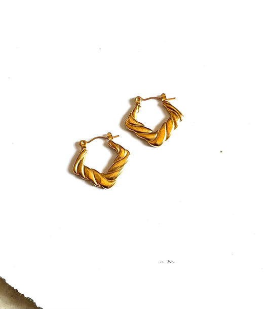 Shop hoops at Jewellery Lovers. Anti-tarnish, trendy & perfect for daily or festive wear. Free shipping available. jewellerylovers